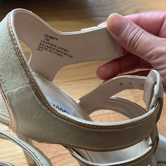 A gorgeous pair of Steve Maidan sandals. - Picture 3 of 5